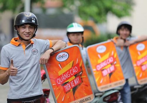 Tất tần tật về quảng cáo trên xe máy